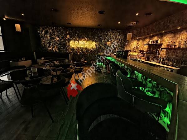Garden Lounge & Bar