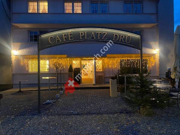 PLATZ DRÜ