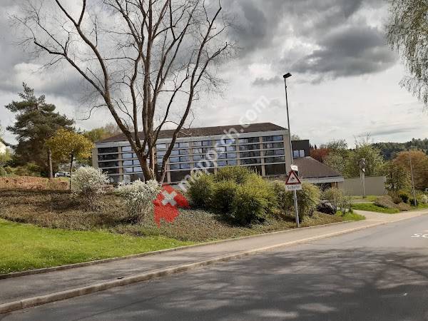 Schule Schwimmbad und Neue Turnhalle